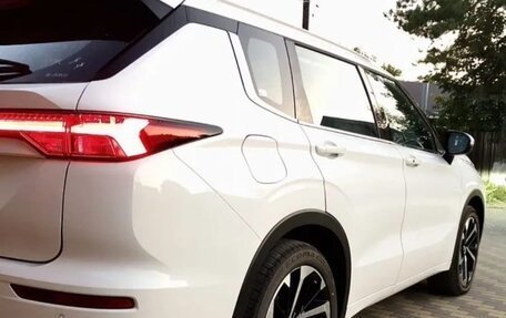 Mitsubishi Outlander, 2023 год, 4 900 000 рублей, 6 фотография