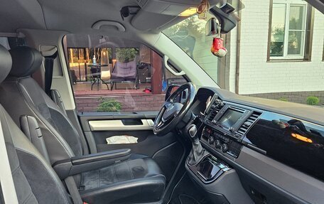 Volkswagen Multivan T6 рестайлинг, 2018 год, 4 300 000 рублей, 8 фотография