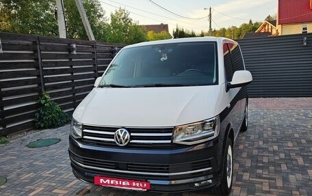 Volkswagen Multivan T6 рестайлинг, 2018 год, 4 300 000 рублей, 2 фотография