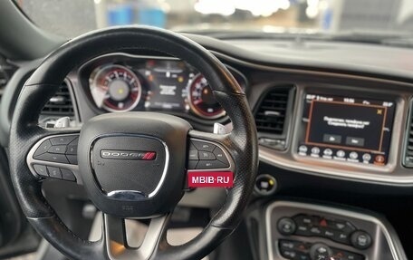 Dodge Challenger III рестайлинг 2, 2019 год, 3 750 000 рублей, 3 фотография