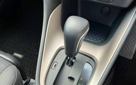 Toyota Yaris, 2022 год, 975 125 рублей, 18 фотография