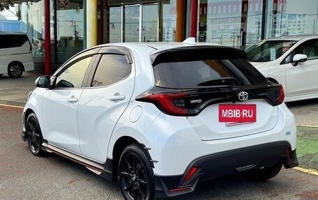 Toyota Yaris, 2022 год, 975 125 рублей, 24 фотография