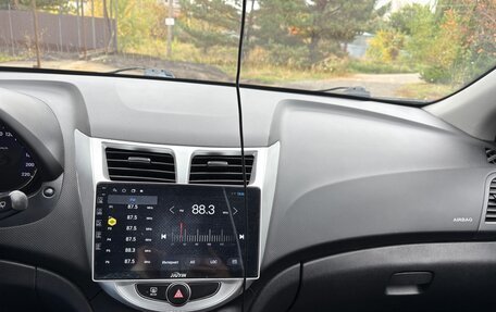 Hyundai Solaris II рестайлинг, 2015 год, 890 000 рублей, 13 фотография