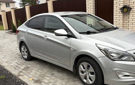 Hyundai Solaris II рестайлинг, 2015 год, 890 000 рублей, 2 фотография