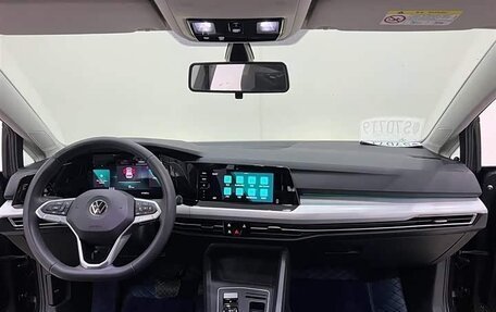 Volkswagen Golf VIII, 2021 год, 1 800 000 рублей, 13 фотография