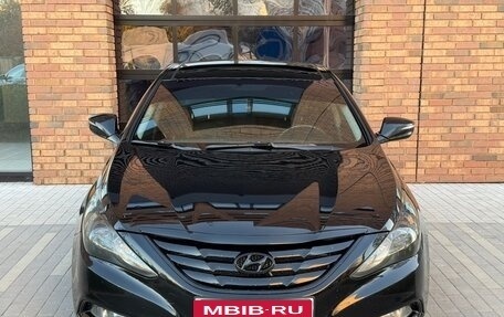 Hyundai Sonata VI, 2011 год, 990 000 рублей, 1 фотография