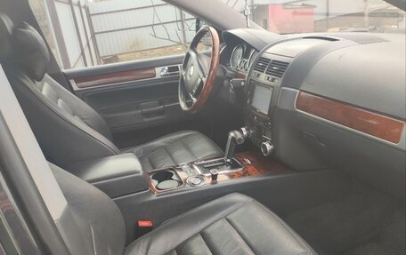 Volkswagen Touareg III, 2006 год, 1 300 000 рублей, 6 фотография