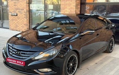 Hyundai Sonata VI, 2011 год, 990 000 рублей, 2 фотография