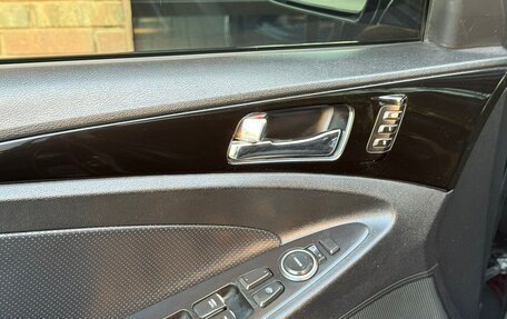 Hyundai Sonata VI, 2011 год, 990 000 рублей, 13 фотография