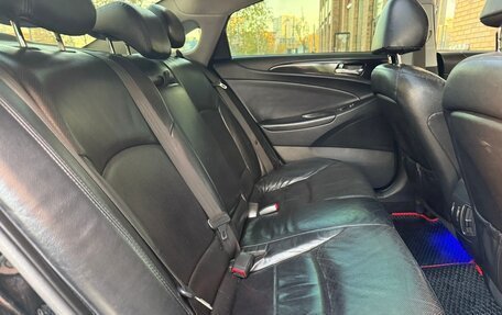 Hyundai Sonata VI, 2011 год, 990 000 рублей, 11 фотография