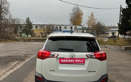 Toyota RAV4, 2014 год, 1 935 000 рублей, 4 фотография