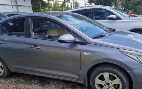 Hyundai Solaris II рестайлинг, 2018 год, 870 000 рублей, 2 фотография
