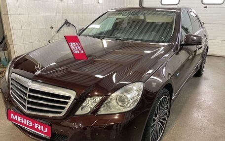 Mercedes-Benz E-Класс, 2010 год, 1 490 000 рублей, 2 фотография