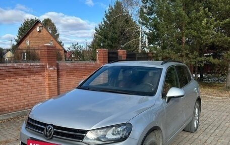 Volkswagen Touareg III, 2011 год, 2 300 000 рублей, 2 фотография