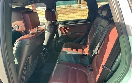 Volkswagen Touareg III, 2011 год, 2 300 000 рублей, 11 фотография