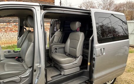 Hyundai Grand Starex Grand Starex I рестайлинг 2, 2017 год, 2 400 000 рублей, 10 фотография