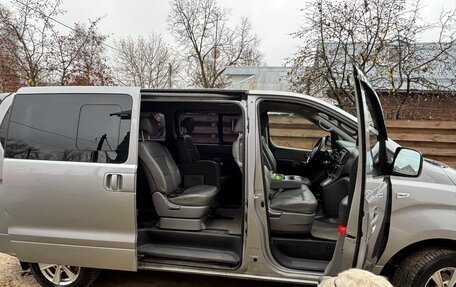 Hyundai Grand Starex Grand Starex I рестайлинг 2, 2017 год, 2 400 000 рублей, 8 фотография