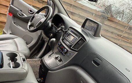 Hyundai Grand Starex Grand Starex I рестайлинг 2, 2017 год, 2 400 000 рублей, 7 фотография