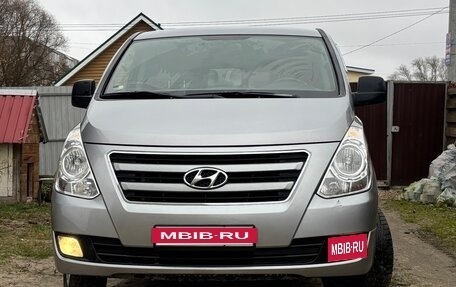 Hyundai Grand Starex Grand Starex I рестайлинг 2, 2017 год, 2 400 000 рублей, 2 фотография