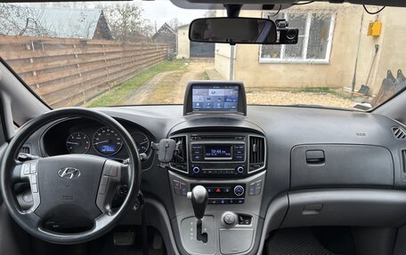 Hyundai Grand Starex Grand Starex I рестайлинг 2, 2017 год, 2 400 000 рублей, 13 фотография