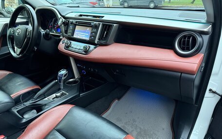 Toyota RAV4, 2014 год, 2 300 000 рублей, 11 фотография