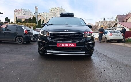 KIA Carnival III, 2019 год, 1 800 000 рублей, 1 фотография