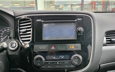 Mitsubishi Outlander III рестайлинг 3, 2015 год, 1 771 000 рублей, 10 фотография