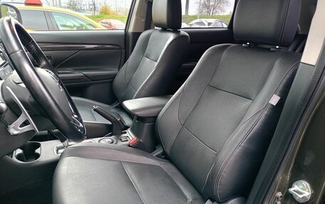 Mitsubishi Outlander III рестайлинг 3, 2015 год, 1 771 000 рублей, 13 фотография