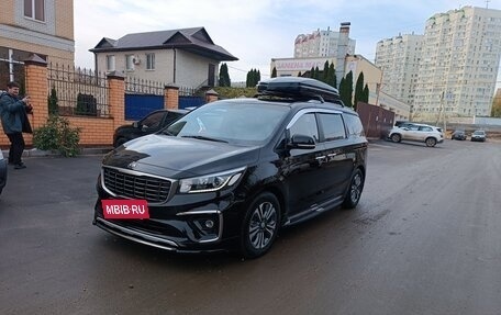 KIA Carnival III, 2019 год, 1 800 000 рублей, 2 фотография