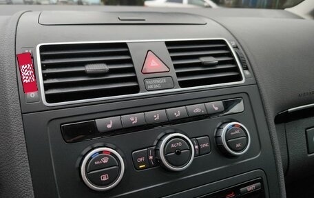 Volkswagen Touran III, 2012 год, 1 099 000 рублей, 12 фотография