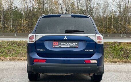 Mitsubishi Outlander III рестайлинг 3, 2013 год, 1 297 000 рублей, 33 фотография