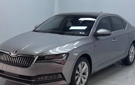 Skoda Superb III рестайлинг, 2021 год, 2 130 000 рублей, 1 фотография