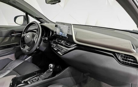 Toyota C-HR I рестайлинг, 2020 год, 2 145 000 рублей, 9 фотография