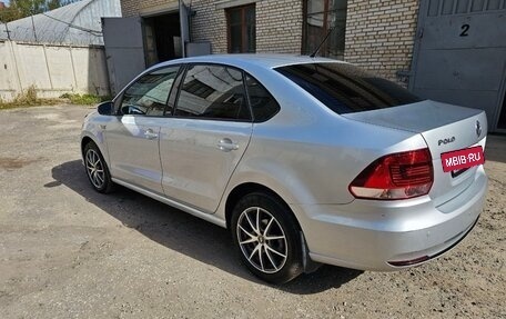 Volkswagen Polo VI (EU Market), 2016 год, 900 000 рублей, 2 фотография