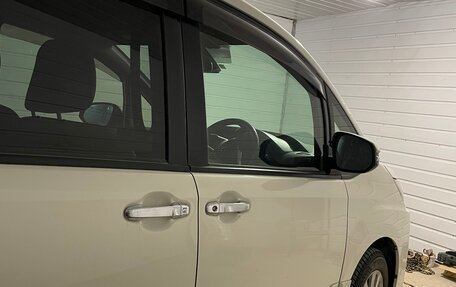 Toyota Noah III, 2019 год, 2 850 000 рублей, 3 фотография