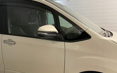 Toyota Noah III, 2019 год, 2 850 000 рублей, 2 фотография