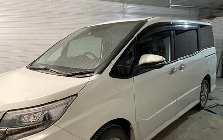 Toyota Noah III, 2019 год, 2 850 000 рублей, 9 фотография