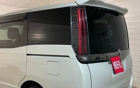 Toyota Noah III, 2019 год, 2 850 000 рублей, 6 фотография