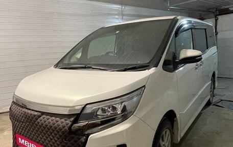Toyota Noah III, 2019 год, 2 850 000 рублей, 10 фотография