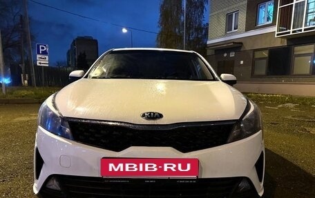 KIA Rio IV, 2020 год, 1 050 000 рублей, 3 фотография