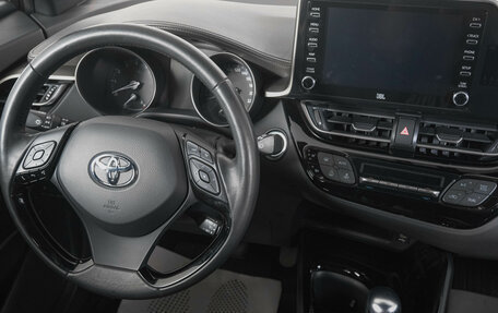 Toyota C-HR I рестайлинг, 2022 год, 2 899 000 рублей, 13 фотография