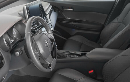 Toyota C-HR I рестайлинг, 2022 год, 2 899 000 рублей, 9 фотография