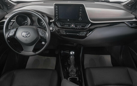 Toyota C-HR I рестайлинг, 2022 год, 2 899 000 рублей, 14 фотография