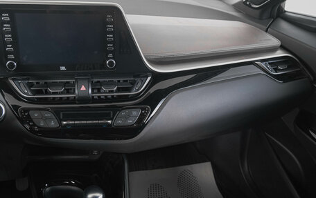 Toyota C-HR I рестайлинг, 2022 год, 2 899 000 рублей, 15 фотография