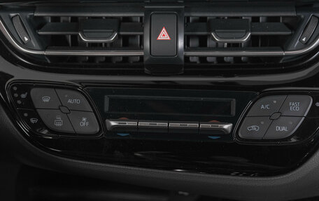 Toyota C-HR I рестайлинг, 2022 год, 2 899 000 рублей, 22 фотография