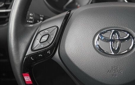 Toyota C-HR I рестайлинг, 2022 год, 2 899 000 рублей, 17 фотография