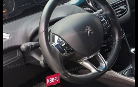 Peugeot 2008 II, 2016 год, 700 000 рублей, 15 фотография