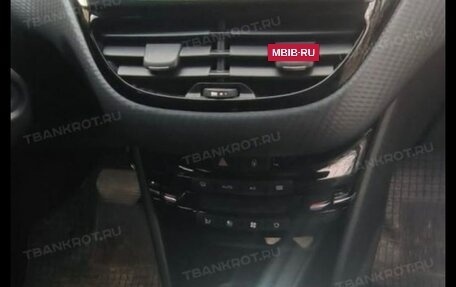 Peugeot 2008 II, 2016 год, 700 000 рублей, 16 фотография