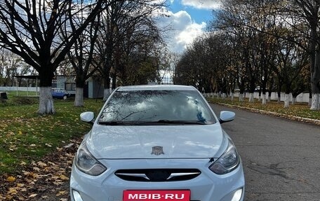 Hyundai Solaris II рестайлинг, 2013 год, 650 000 рублей, 1 фотография