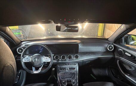 Mercedes-Benz E-Класс, 2019 год, 3 000 000 рублей, 5 фотография